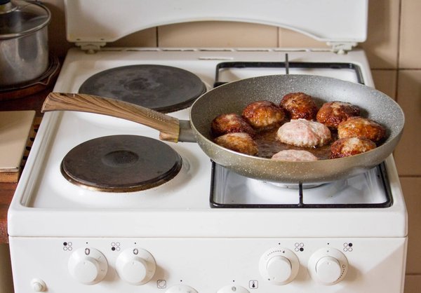 Poêle inox : qu'est-ce qui la différencie des autres matières ?